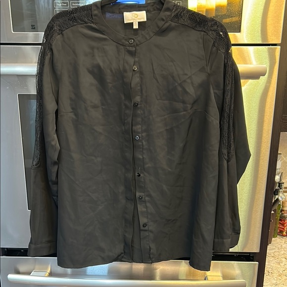 Collective‎ Concepts Gray Button-Up Blouse - Picture 1 of 5